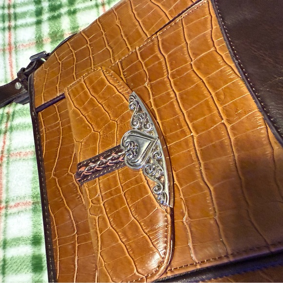 Vintage-Inspired Brown and Black Shoulder Bag with Reptilian Texture - Picture 9 of 14